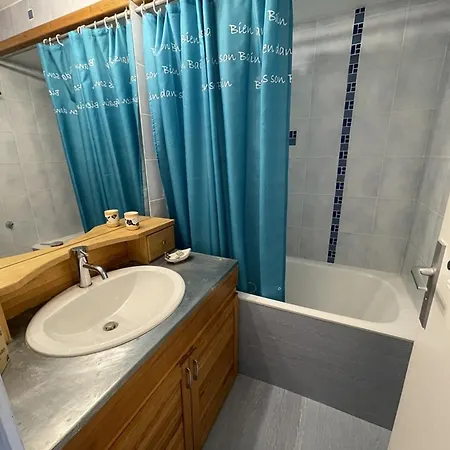 Confortable Avec Balcon Plein Sud, A Cote Des Pistes Et Commerces - Fr-1-787-23 * Laveissiere